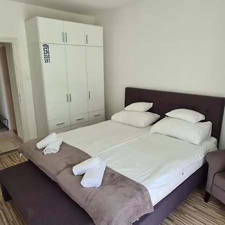 Hideaway Apartments *