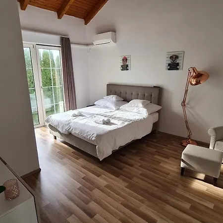 Hideaway Apartments *