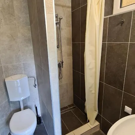 Hideaway Apartments *