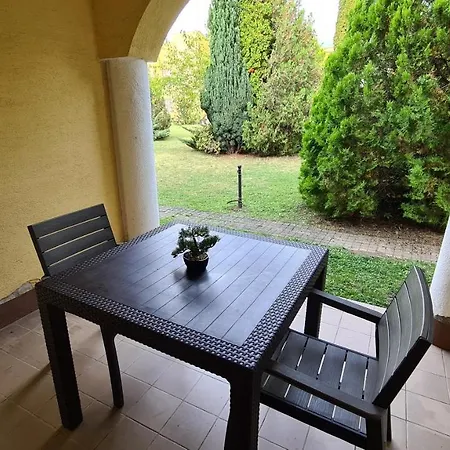 Hideaway Apartments *