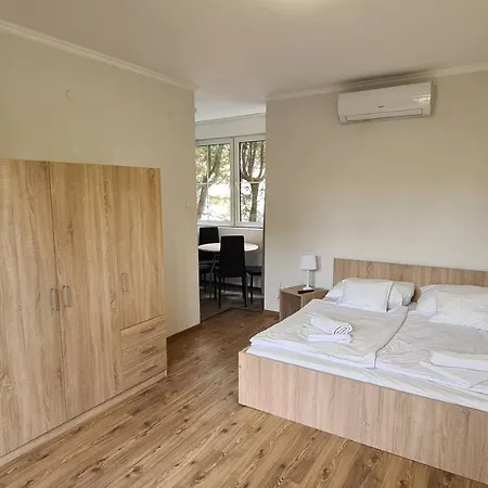 Hideaway Apartments *