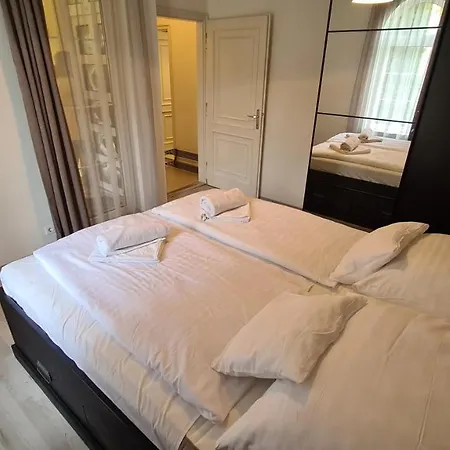 Hideaway Apartments *