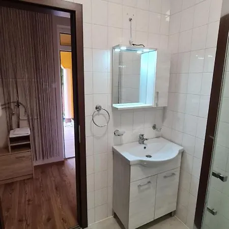 Hideaway Apartments *