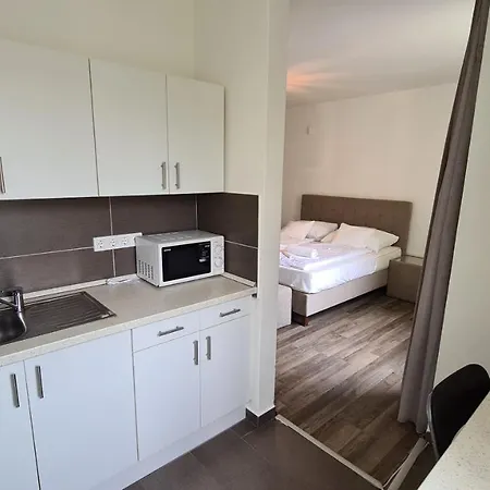 Hideaway Apartments Aparthotel