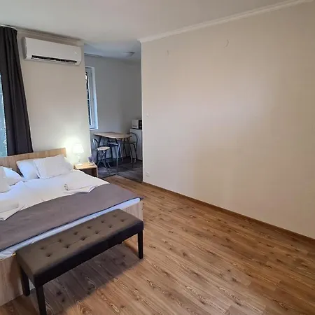 Hideaway Apartments Aparthotel