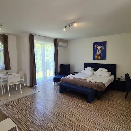 Hideaway Apartments Aparthotel