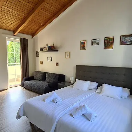 Hideaway Apartments *