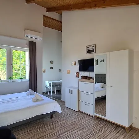 Appart hôtel Hideaway Apartments *