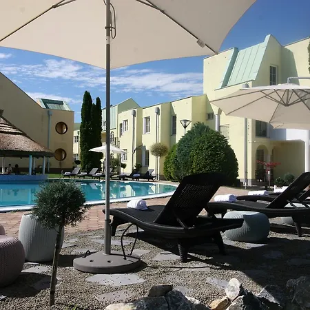 Hideaway Apartments *
